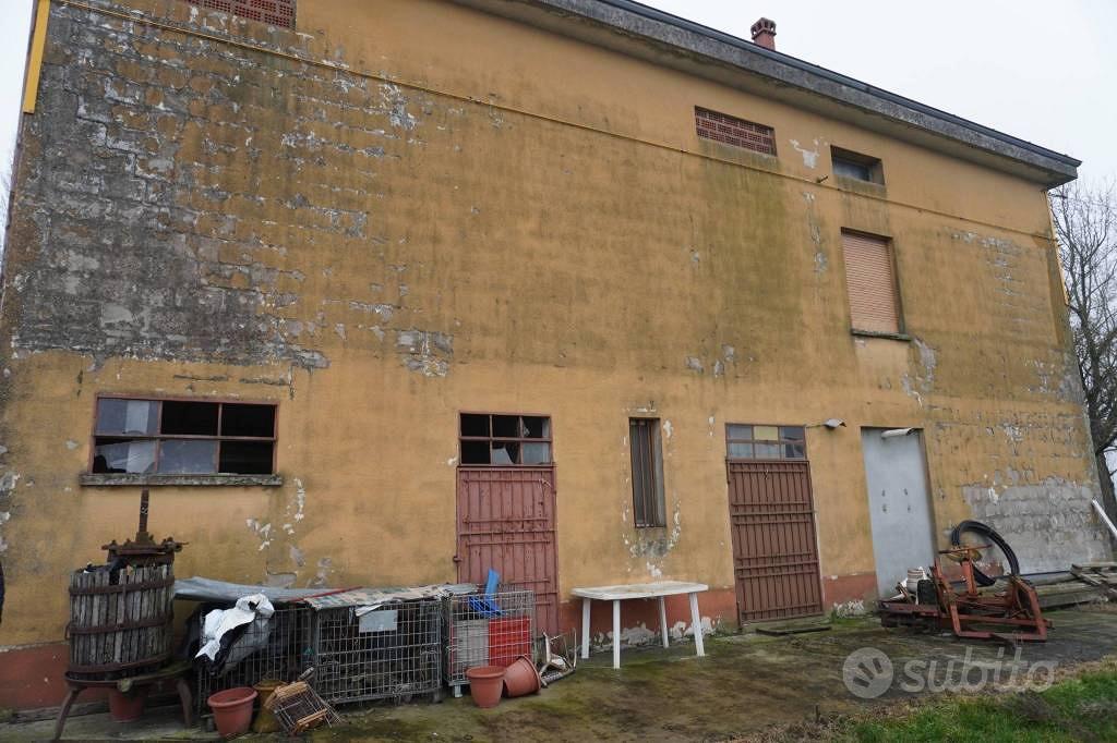 Rustico / Casale di 859 m² con più di 5 locali e b - Vista 5