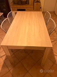 Tavolo con 4 sedie
