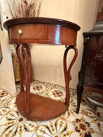 Tavolino in legno curvato con cassetto stile Thone