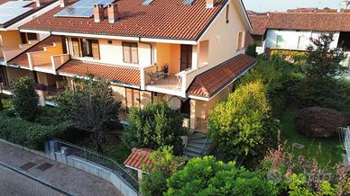VILLA A SCHIERA A POIRINO