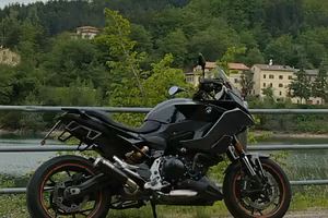 BMW F900XR Triple Black 