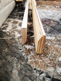 Battiscopa riquadrato in legno laccato bianco