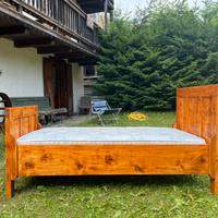 Letto per bambini in legno con materasso e rete