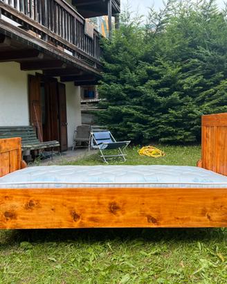 Letto per bambini in legno con materasso e rete