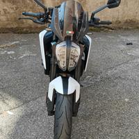 KTM 890 duke r