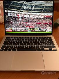 MacBook Air 13" M3 (2024) - 16GB RAM / 256GB SSD