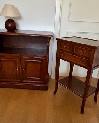 Coppia di mobili classici in legno scuro