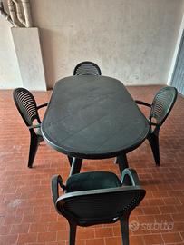 tavolo con sedie 