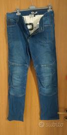 Jeans e scarpe da moto