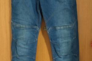 Jeans e scarpe da moto