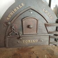 Antica porta da forno 