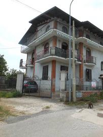 Casa indipendente di 300 m² con più di 5 locali e 