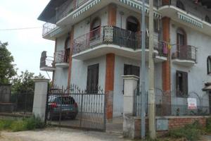 Casa indipendente di 300 m² con più di 5 locali e 