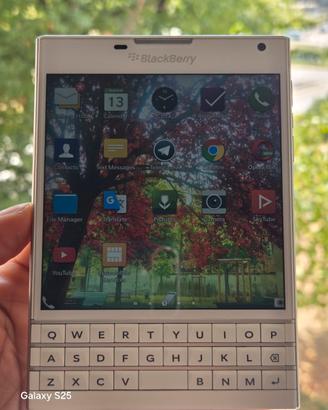 blackberry passport 