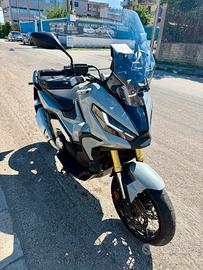 Xadv 750 grigio finanza 2023