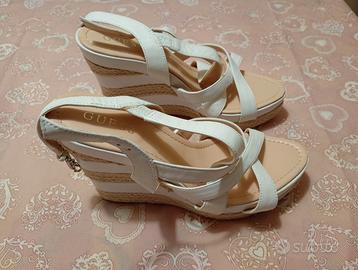 Sandali Guess con zeppa