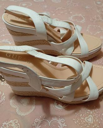 Sandali Guess con zeppa