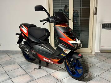 APRILIA SR 50 - Diablo Black - SOLO 270KM