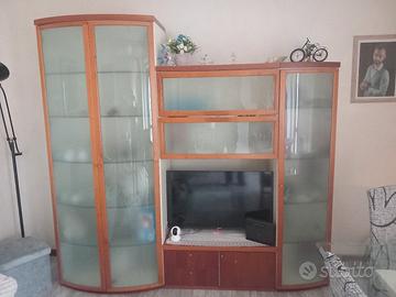 sala più tavolo e 4 sedie 