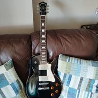 Chitarra elettrica ed amplificatore.