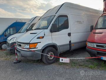 DAILY 2.3 Mjt L4H3 tetto alto passo lungo