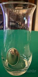 Vaso con targhetta d’argento