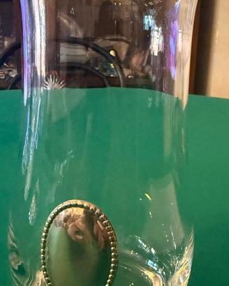 Vaso con targhetta d’argento