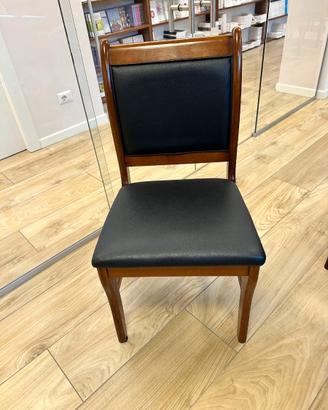 Sedie in legno ed ecopelle