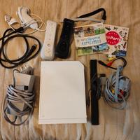 Nintendo Wii completa + 2 giochi + 2 telecomandi