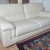 DIVANO IN PELLE