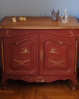 Credenza in legno restaurata artigianalmente