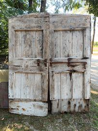 portone legno antico catenaccio