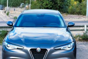 Alfa Romeo Giulia 2.2 180cv AT8