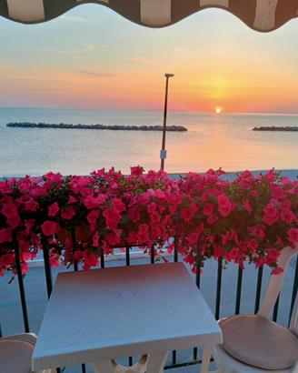 A 10 Mt dalla spiaggia con balcone vista mare