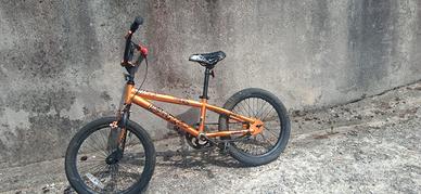 bicicletta bmx