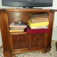 Mobile tv in legno