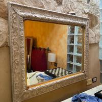 Specchio stile barocco con cornice intagliata