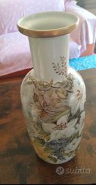 Vaso in porcellana dipinto a mano alt. cm 31,5.