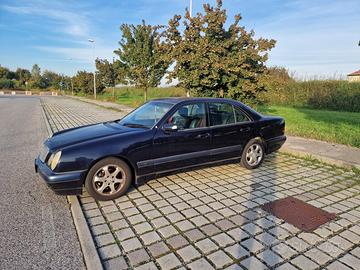 Mercedes E220 CDI W210