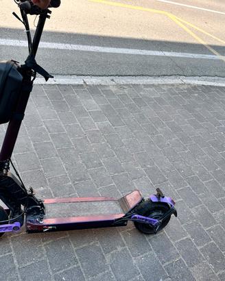 Monopattino hoyor modificato
