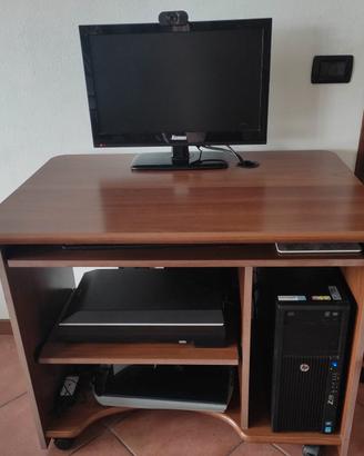 Scrivania PC. Salvaspazio in legno.