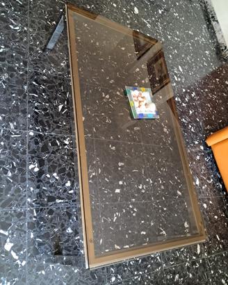 Tavolino da salotto in vetro fumé e metallo