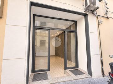 NEGOZIO A NAPOLI
