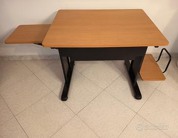 Scrivania per computer porta  PC