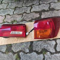 luci posteriori dx Lexus is220d