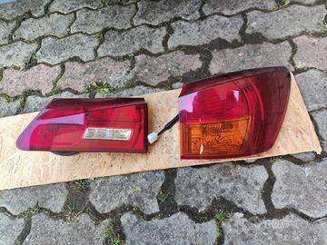 luci posteriori dx Lexus is220d