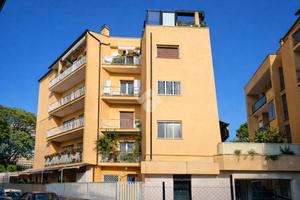2 LOCALI A ROMA