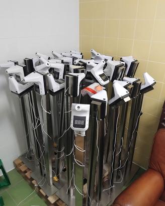 lettore temperatura corporea con stand