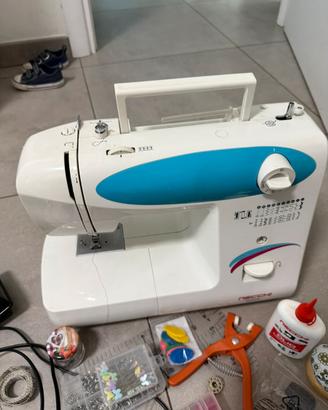 Macchina da cucire Necchi NB3 + kit accessori