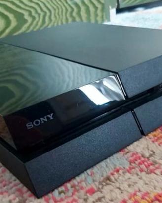 Playstation 4 con joystick e giochi